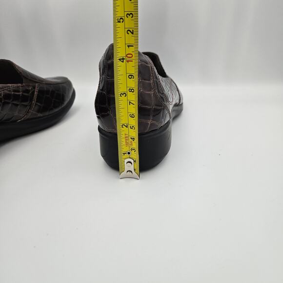 Clarks Gael Angora Womens Brown Croc Embossed Leather Comfort Loafers size 12 - Picture 8 of 9